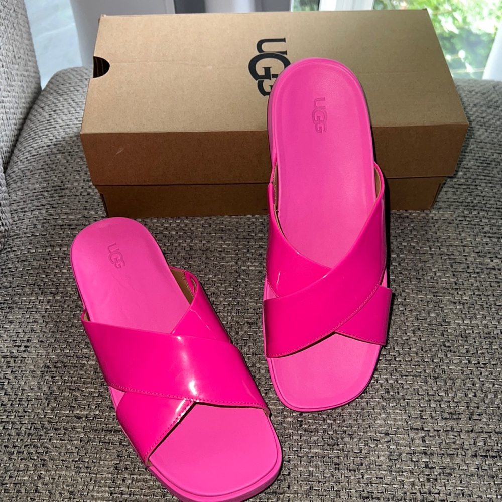 Women’s Pink Ugg Emily Patent platform sandals size 8